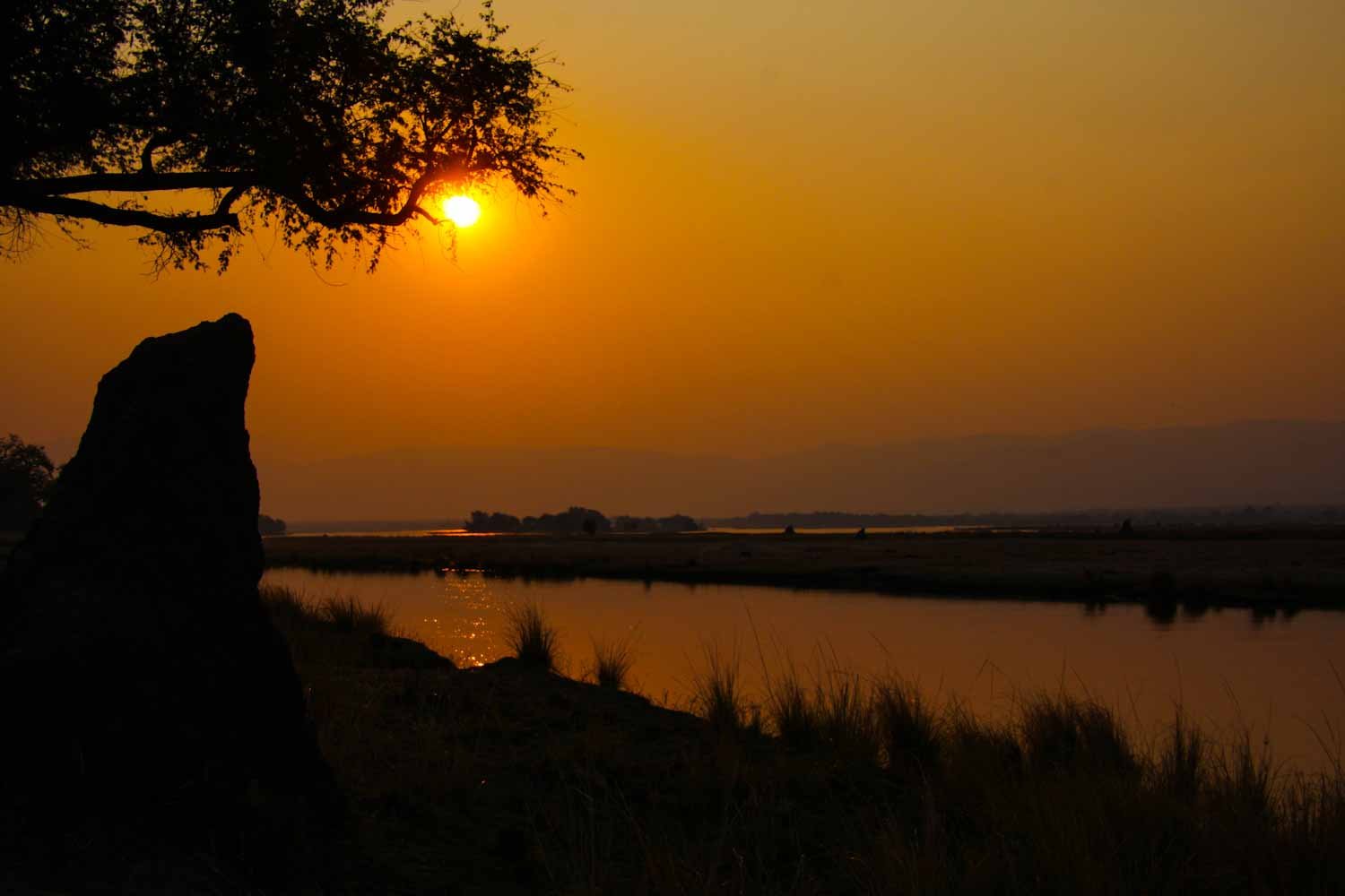 Ein Sonnenuntergang am Zambezi, Mana Pools