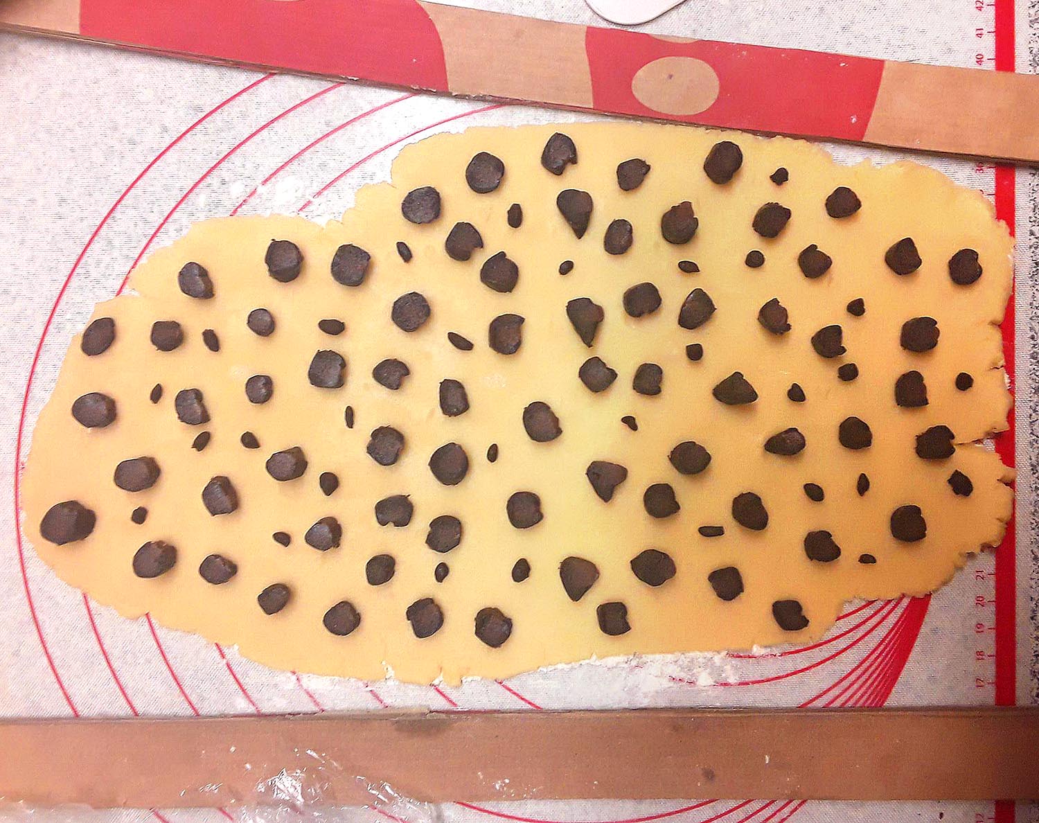 Leoparden-Kekse Teig Vorbereitung, belegt, vor dem Auswellen